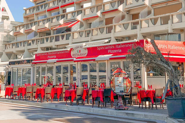 Cosa Nostra La Grande Motte est un restaurant italien sur le Quai d'honneur en centre-ville. ( ® facebook la cosa nostra)