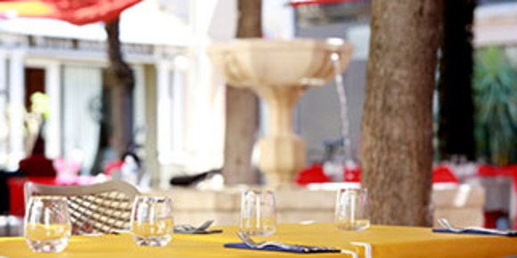 L'Esclafidou Nîmes est un Restaurant avec une cuisine fait maison proposant un mélange de spécialités nimoises et sud-africaines en centre-ville.(® SAAM-fabrice Chort)