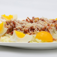 Salade lyonnaise - Restaurant Lou Clapas Milhaud