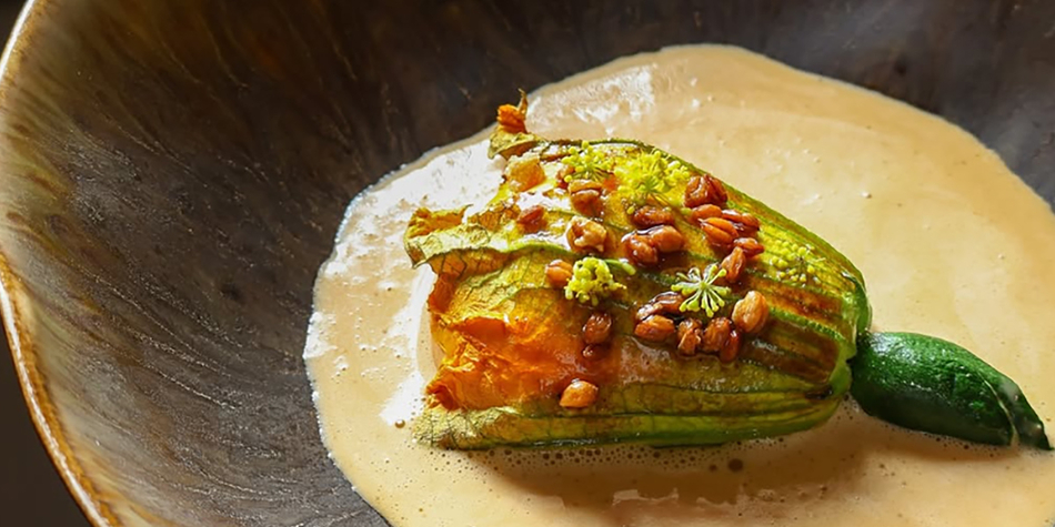 Menna Nîmes • Restaurant gastronomique • Ici Fleur de courgette farcie d’une fine mousseline de langoustines ( ® menna )