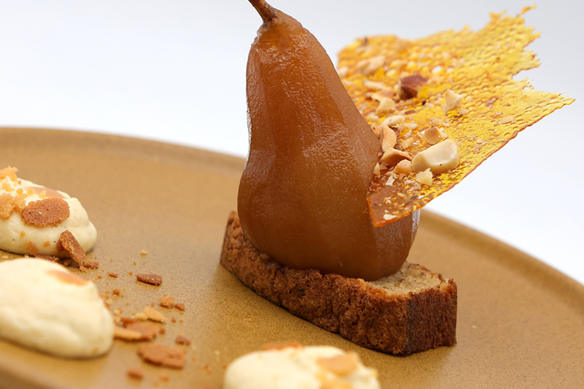 Poire pochée - Restaurant L'Oiseau Brunch Vauvert 
