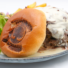 Le Burger du Chef du restaurant Le Tilleul à Vestric-et-Candiac.(® SAAM fabrice CHORT)