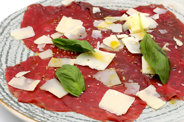 Carpaccio et tartare de bœuf Nîmes - Le Tilleul