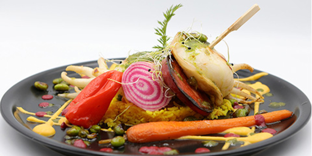 Plat préparé avec des légumes frais et produits frais présenté dans un restaurant (®SAAM- fabrice CHORT)